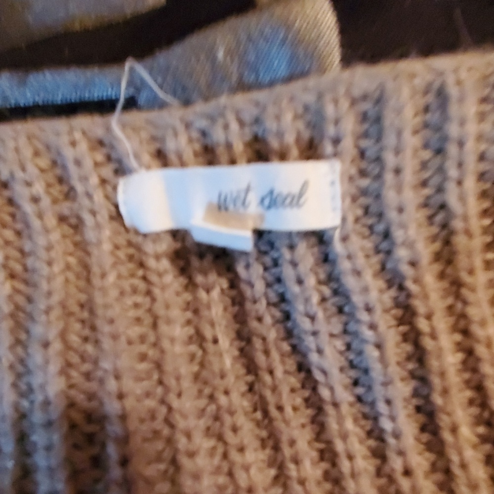 Sweater - Picture 4 of 4